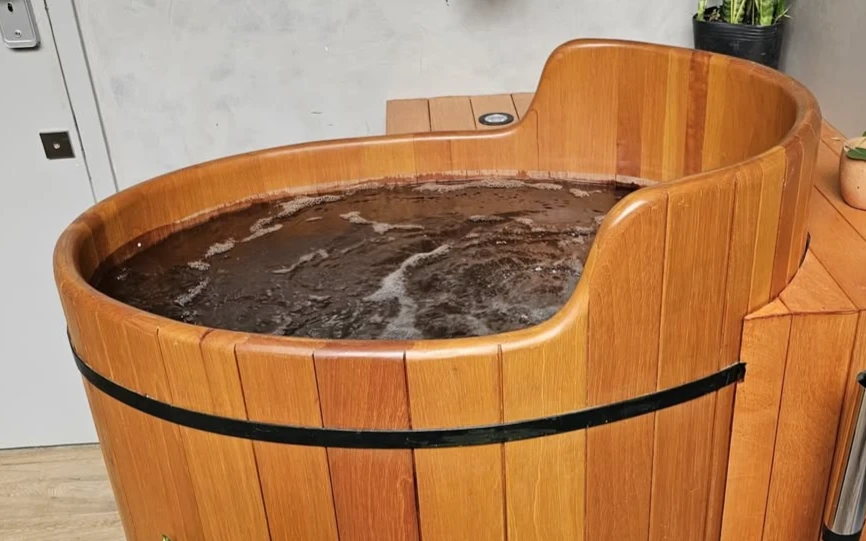 Ofurô em madeira individual: transforme um canto esquecido da sua casa em saúde, descanso e bem-estar